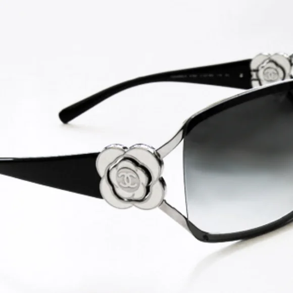 CHANEL | Accessories | Chanel 464 Camellia White Enamel  display picture 3